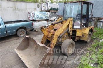 CAT 904B Kolové nakladače