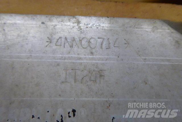 CAT IT24F Kolové nakladače
