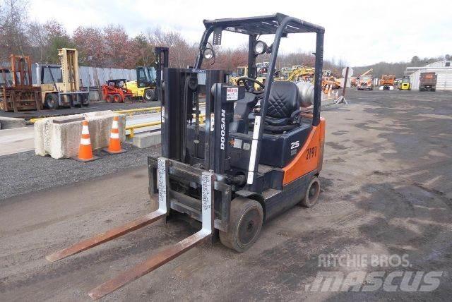 Doosan GC25P-5 Další