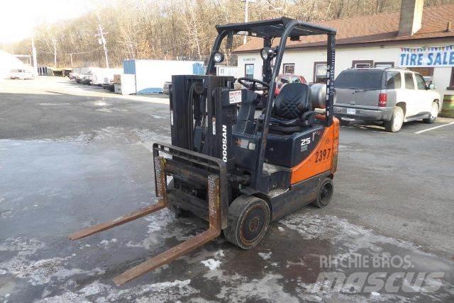 Doosan GC25P-5 Další