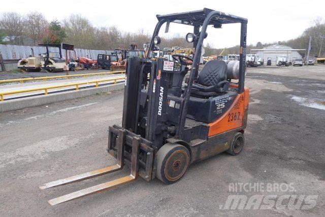 Doosan GC25P-5 Další
