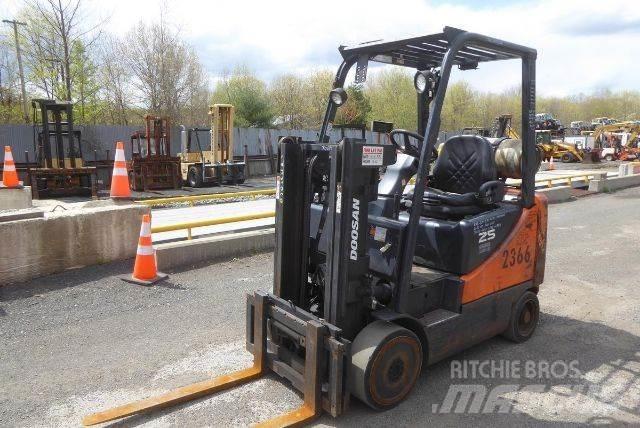 Doosan GC25P-5 Další