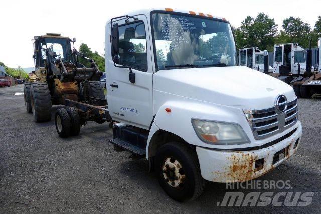 Hino 145 Nákladní vozidlo bez nástavby
