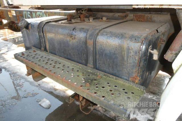 Hino 145 Nákladní vozidlo bez nástavby