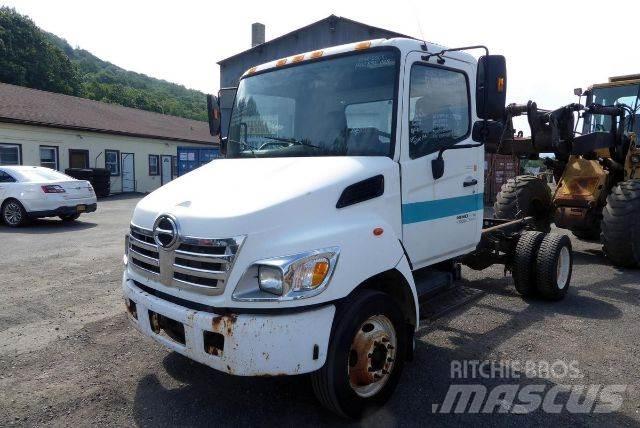 Hino NB165 Nákladní vozidlo bez nástavby