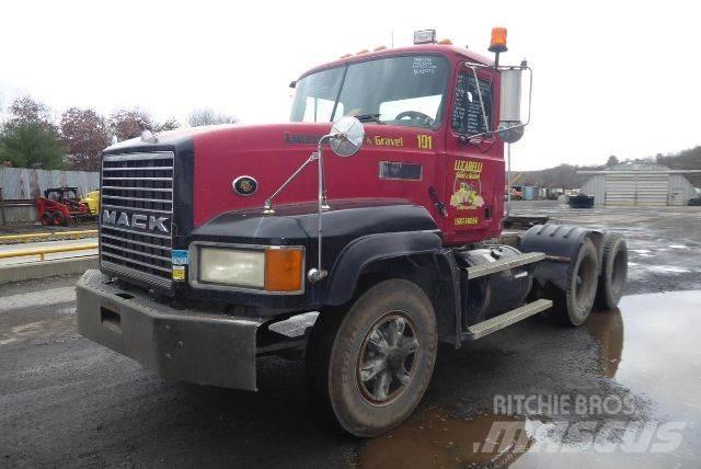 Mack CL713 Nákladní vozidlo bez nástavby