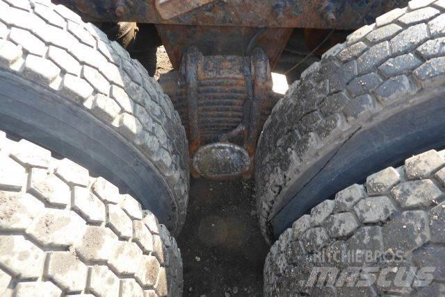 Mack CV713 Nákladní vozidlo bez nástavby