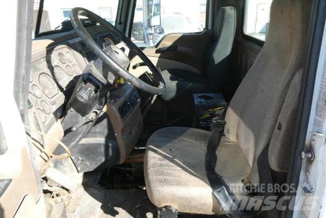 Mack CV713 Nákladní vozidlo bez nástavby