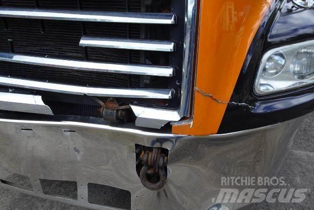 Mack CX612 Nákladní vozidlo bez nástavby