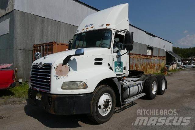 Mack CXN613 Nákladní vozidlo bez nástavby