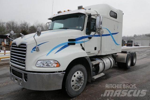Mack CXU613 Tahače