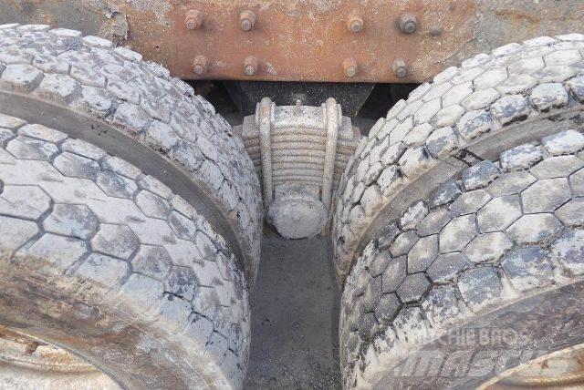 Mack MR688S Nákladní vozidlo bez nástavby