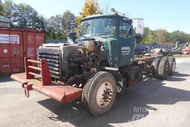 Mack RD688S Nákladní vozidlo bez nástavby