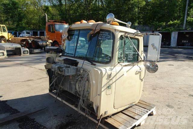 Mack RD690S Kabiny a interiér