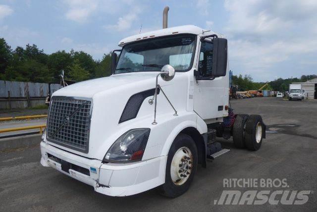 Volvo VNL42T Nákladní vozidlo bez nástavby