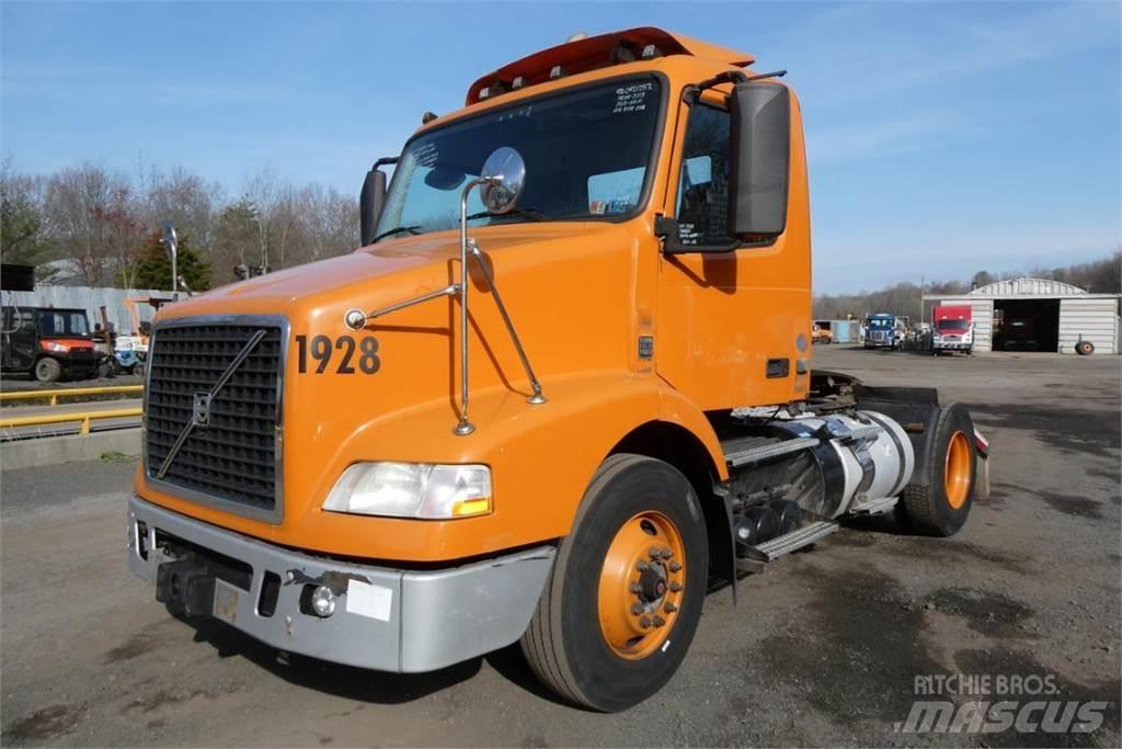 Volvo VNM42T Nákladní vozidlo bez nástavby