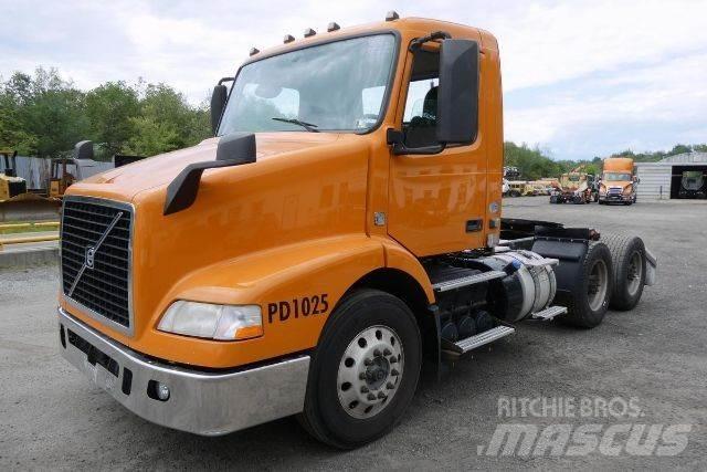 Volvo VNM64T Nákladní vozidlo bez nástavby