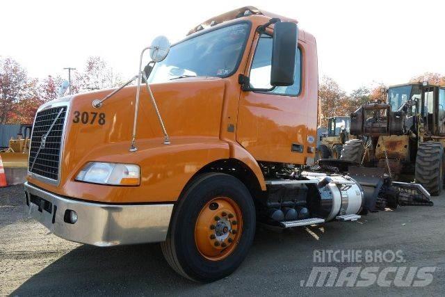 Volvo VNM64T Nákladní vozidlo bez nástavby