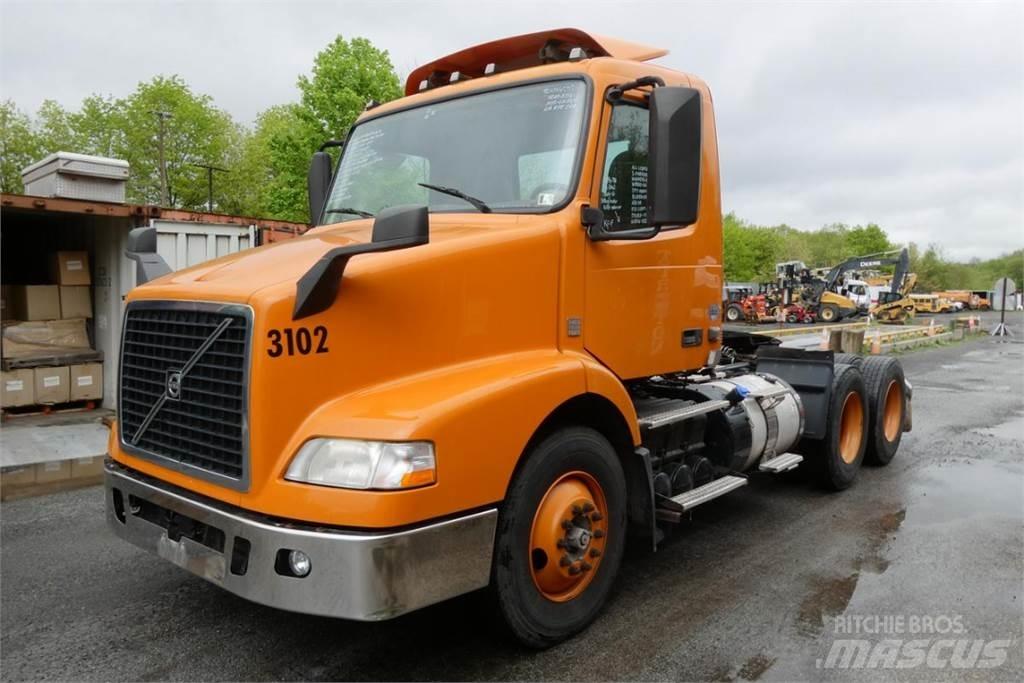 Volvo VNM64T Nákladní vozidlo bez nástavby