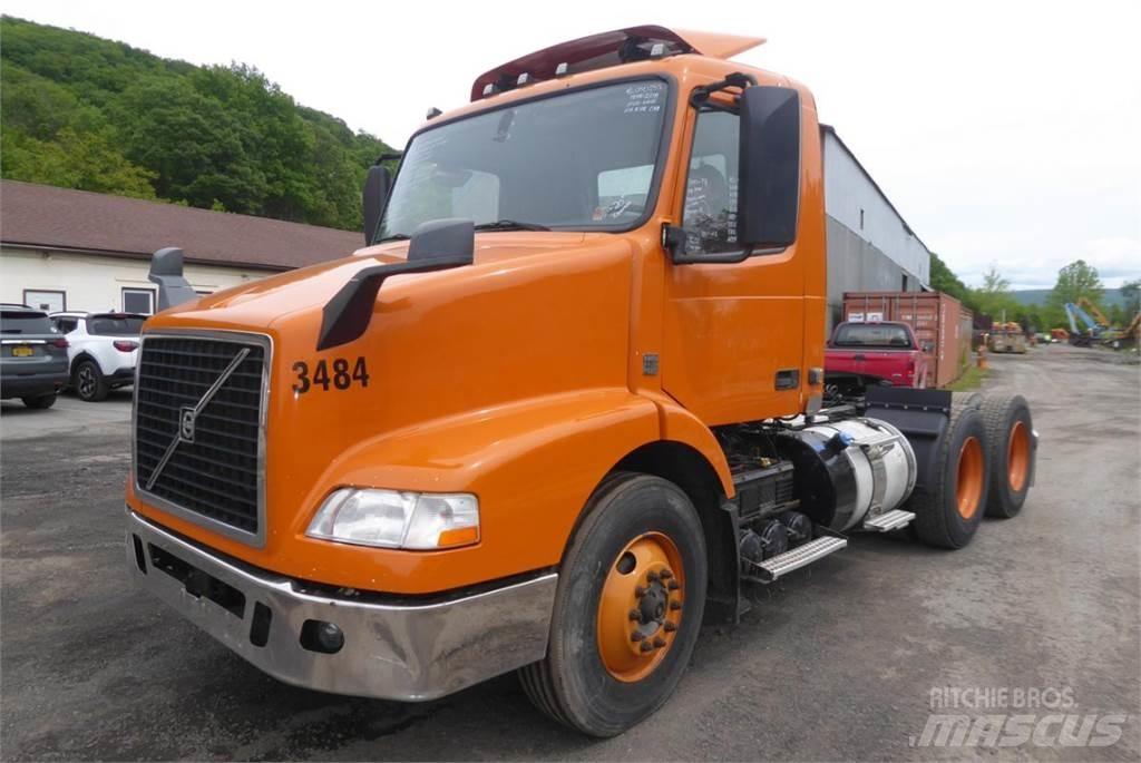 Volvo VNM64T Nákladní vozidlo bez nástavby