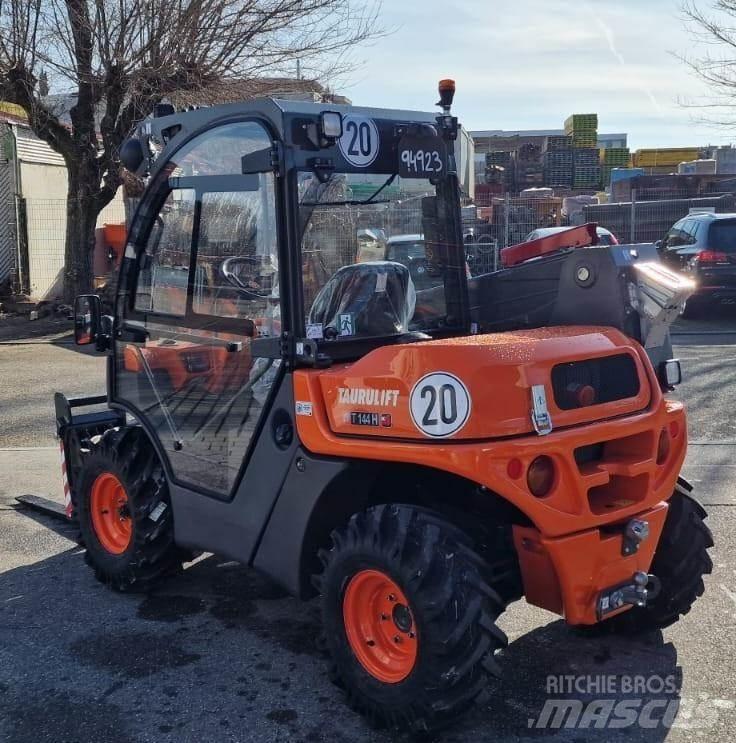Ausa T144H Teleskopické manipulátory