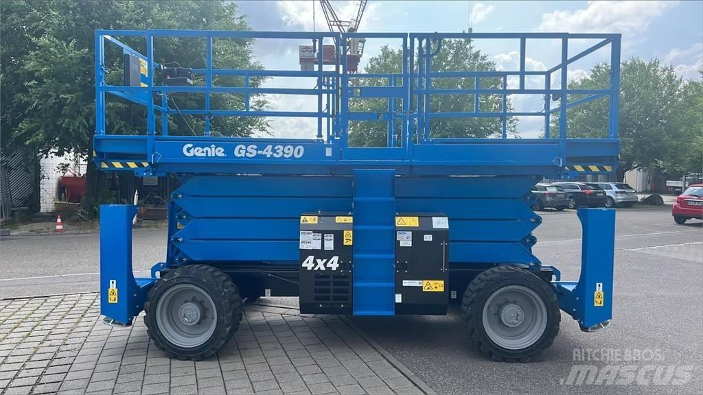 Genie GS-4390RT Nůžková zvedací plošina