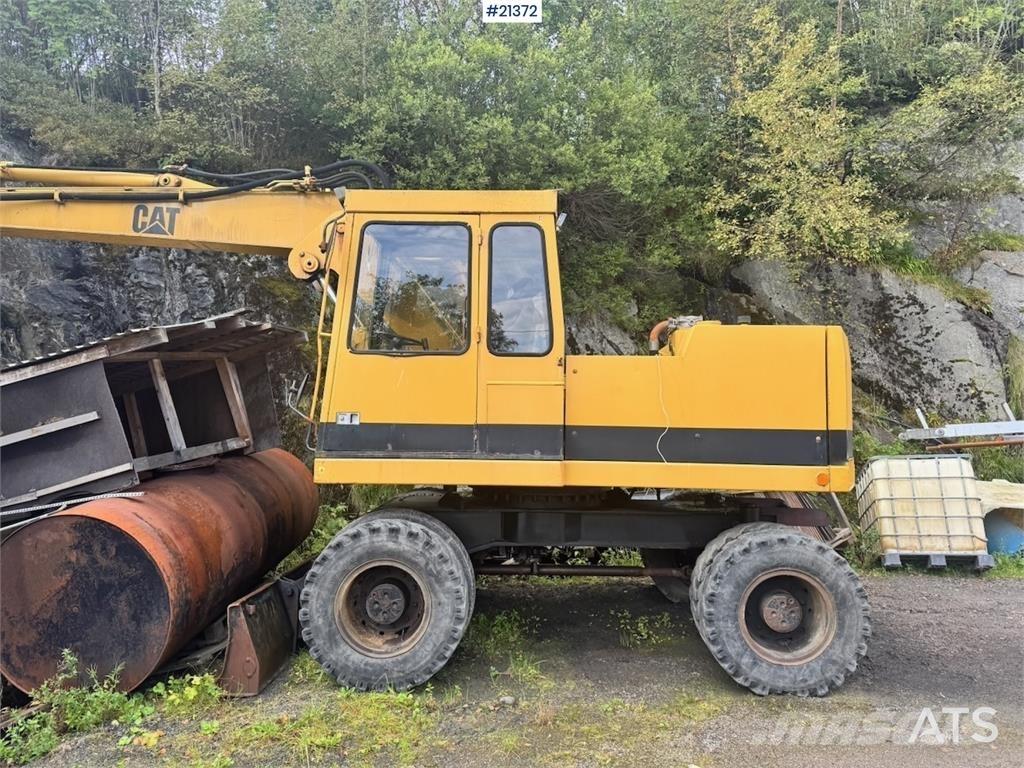 CAT 212B Kolová rýpadla