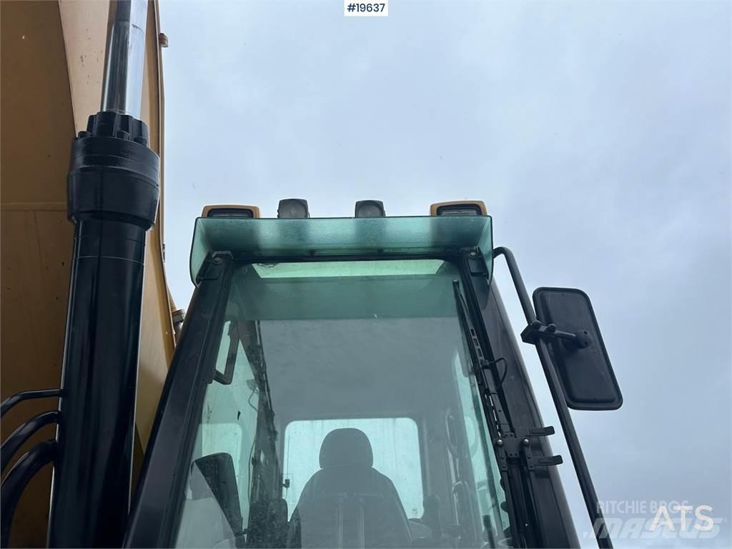 CAT 300D Pásová rýpadla