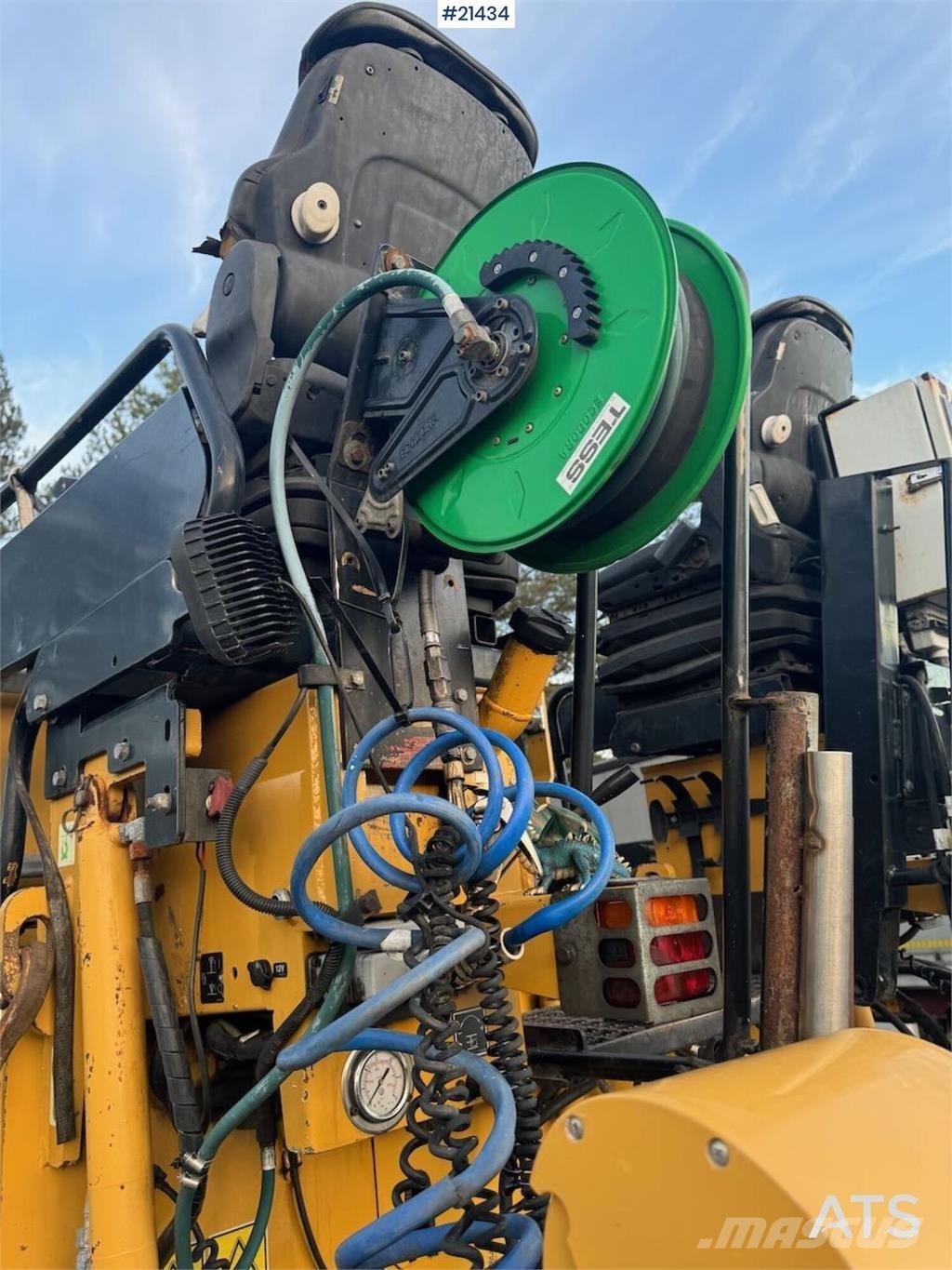 CAT AP 300 Finišery