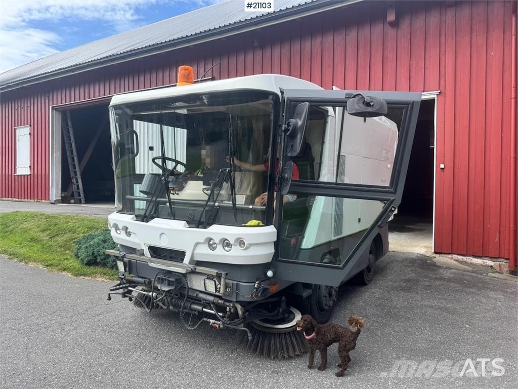 Ravo 540 Sweeper. Zametací vozy