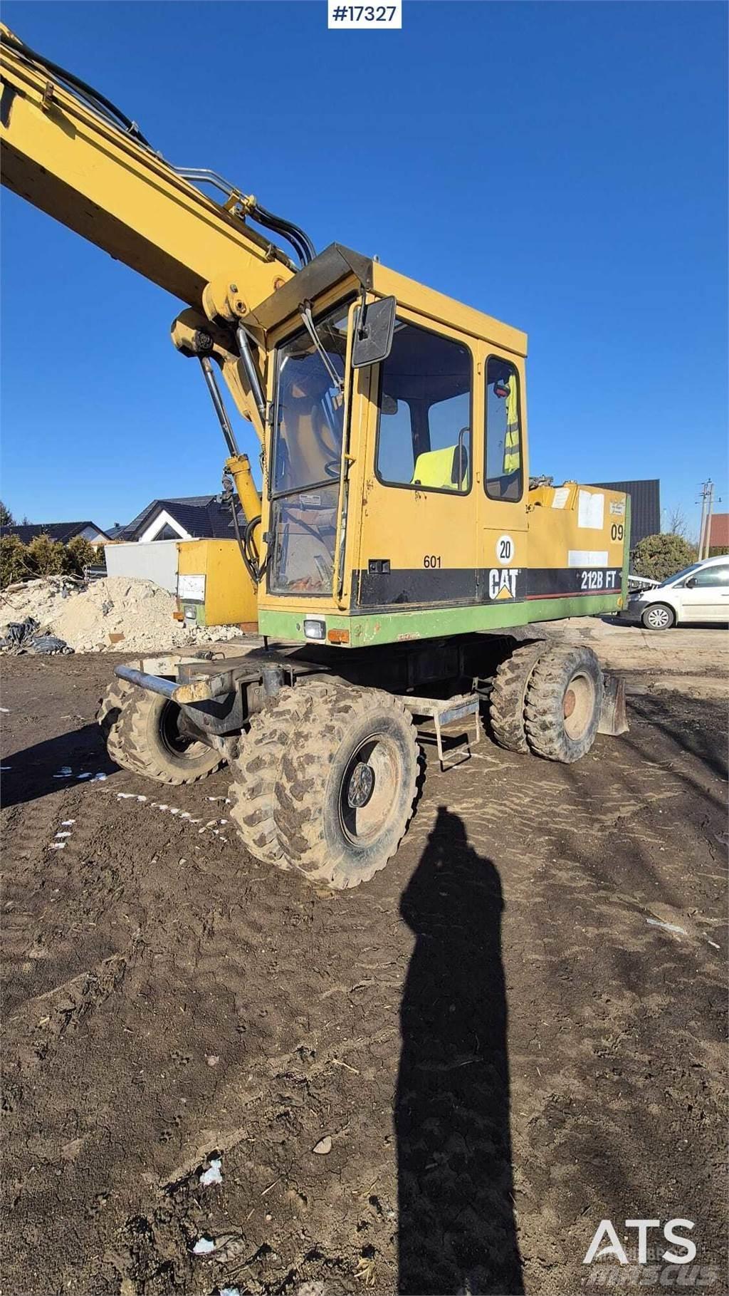 CAT 212BFT Kolová rýpadla