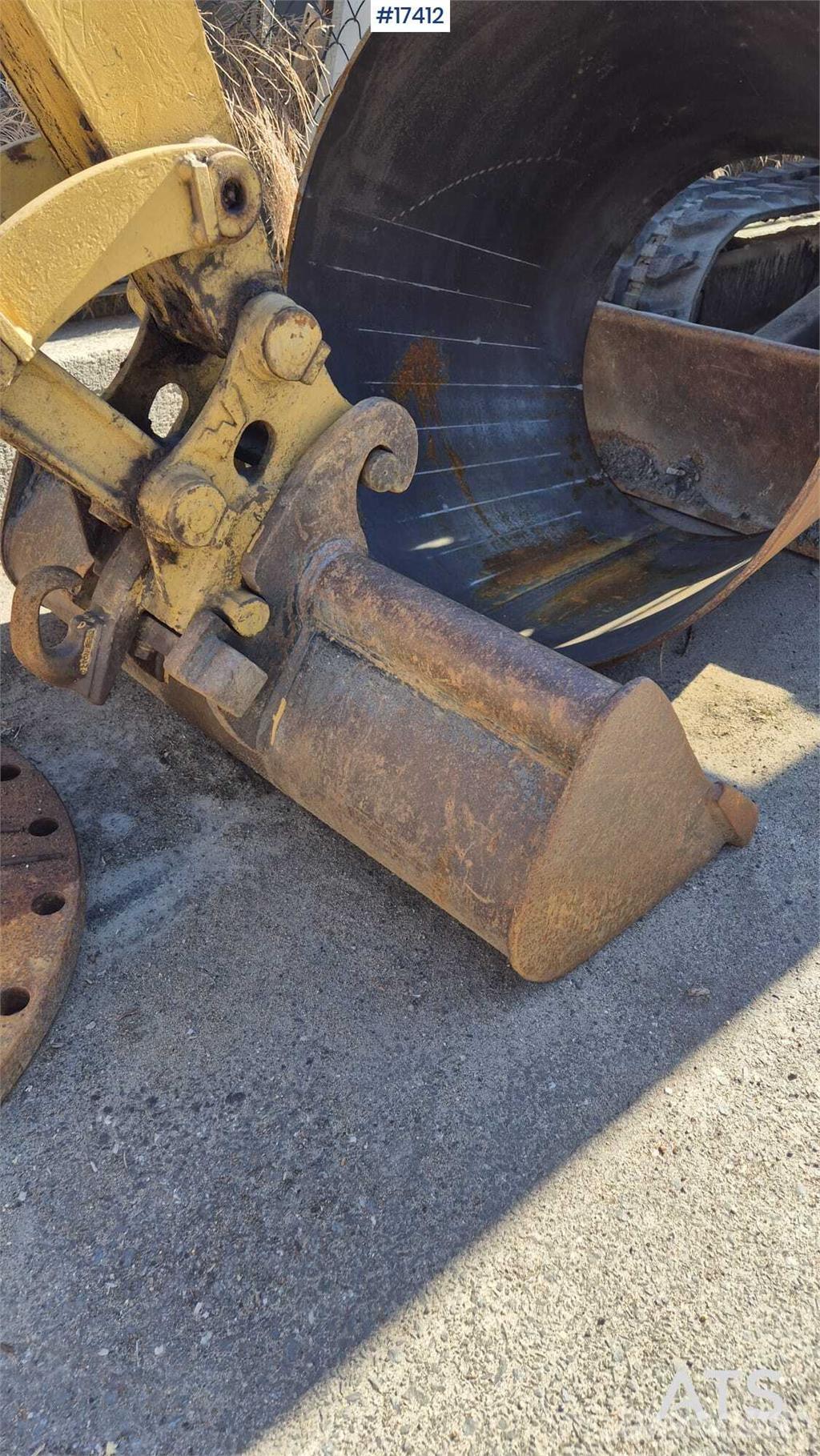 CAT 302.5 Mini rýpadla < 7t