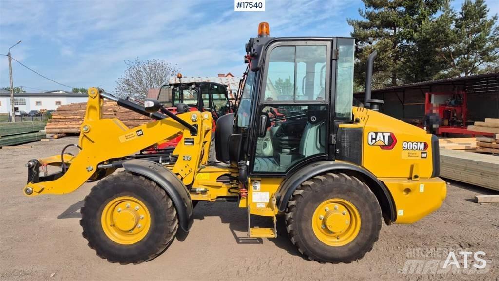 CAT 906M Kolové nakladače