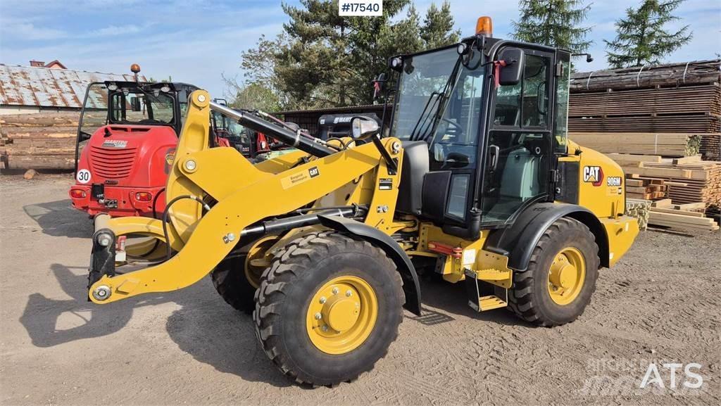 CAT 906M Kolové nakladače
