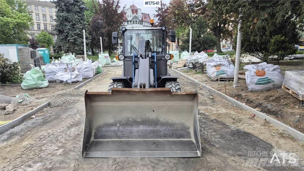 Hitachi ZW 75 Kolové nakladače
