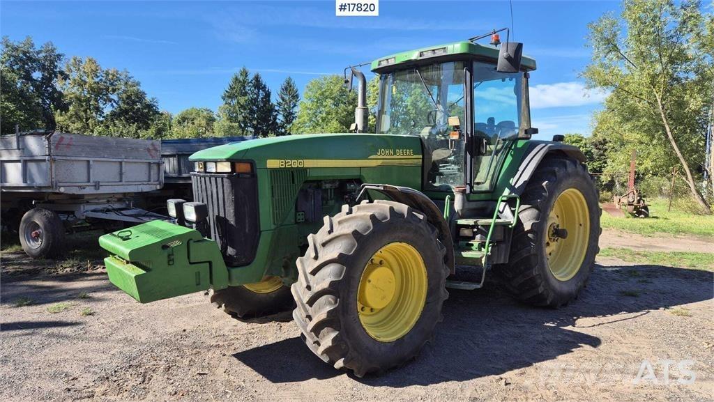 John Deere 8200 Traktory