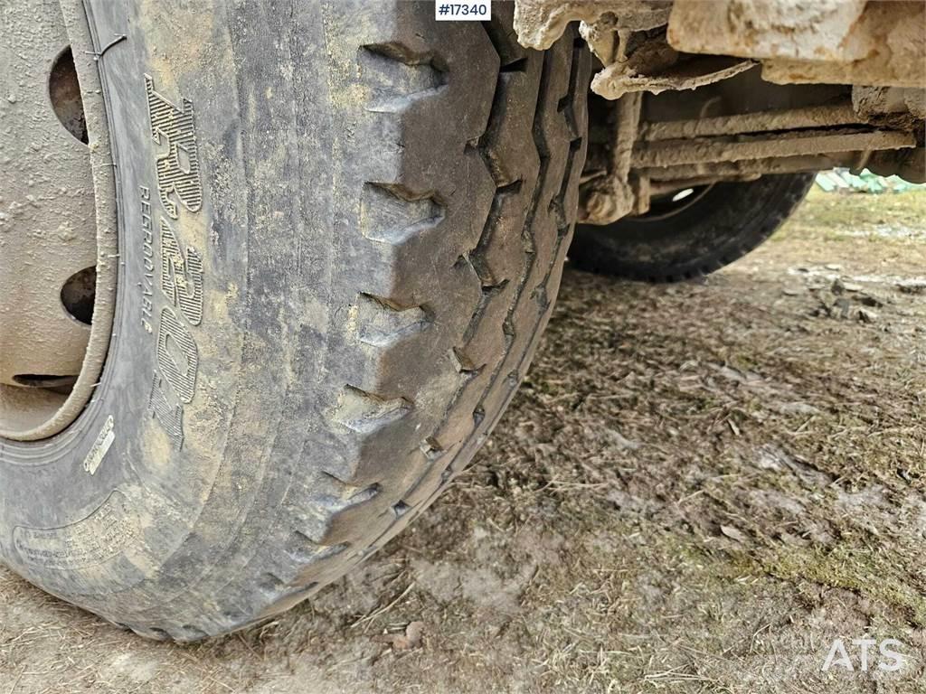 Volvo 420 8x4 Sklápěče
