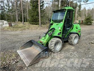 Avant 750 Smykem řízené nakladače