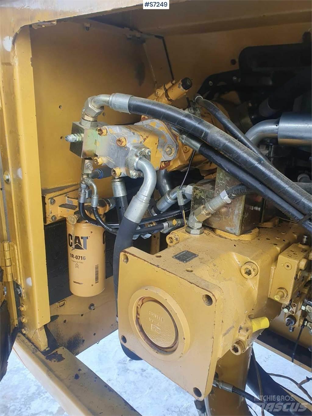 CAT 365C Pásová rýpadla