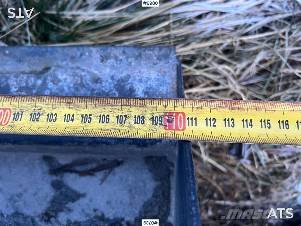 Fjärås 250-1100 Sypače písku a soli