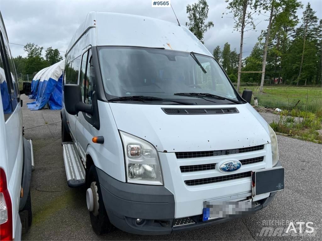 Ford Transit Minibusy