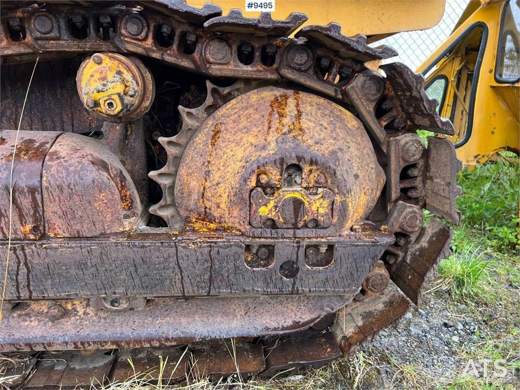 International L125 Pásové dozery