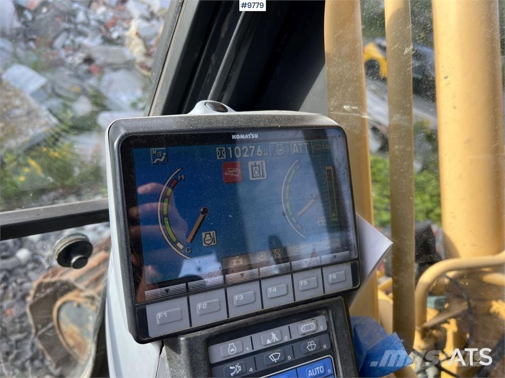 Komatsu PC210LC-8 Pásová rýpadla