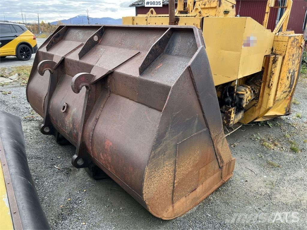 Volvo L180C Kolové nakladače