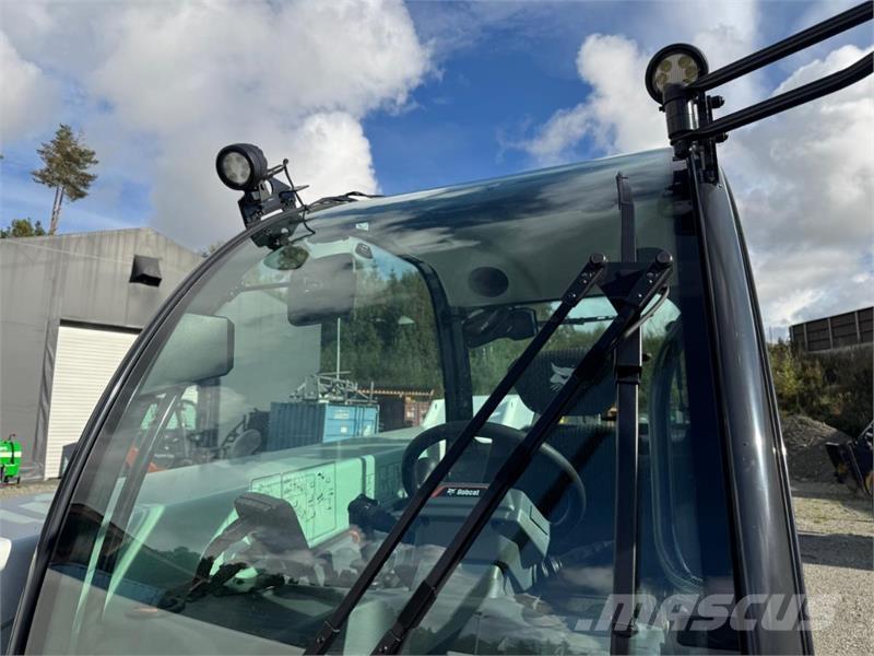 Bobcat PF4 Teleskopické manipulátory