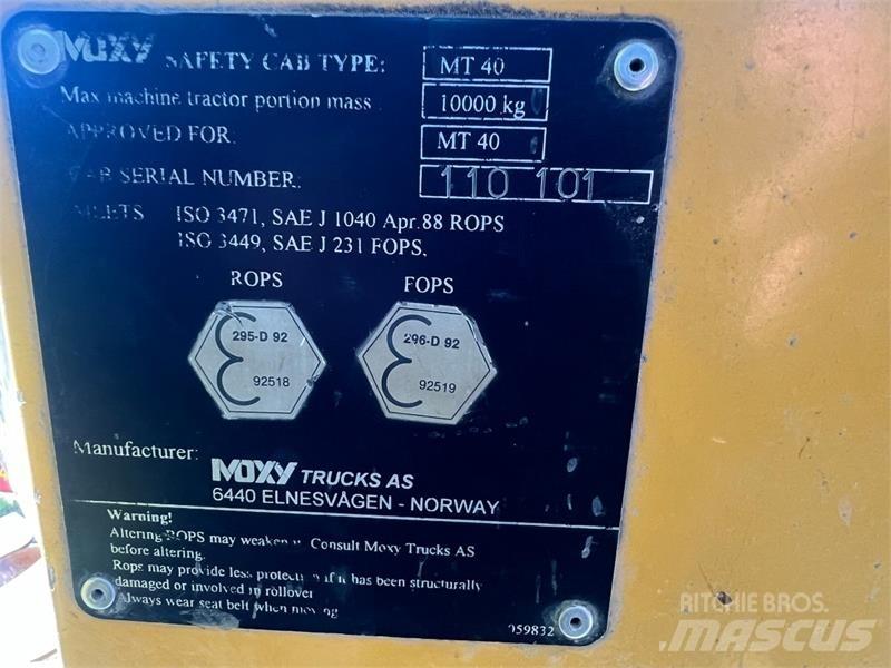 Moxy MT40 Vyklápěcí dempry