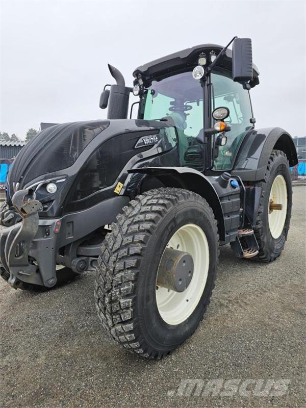 Valtra S374 Traktory