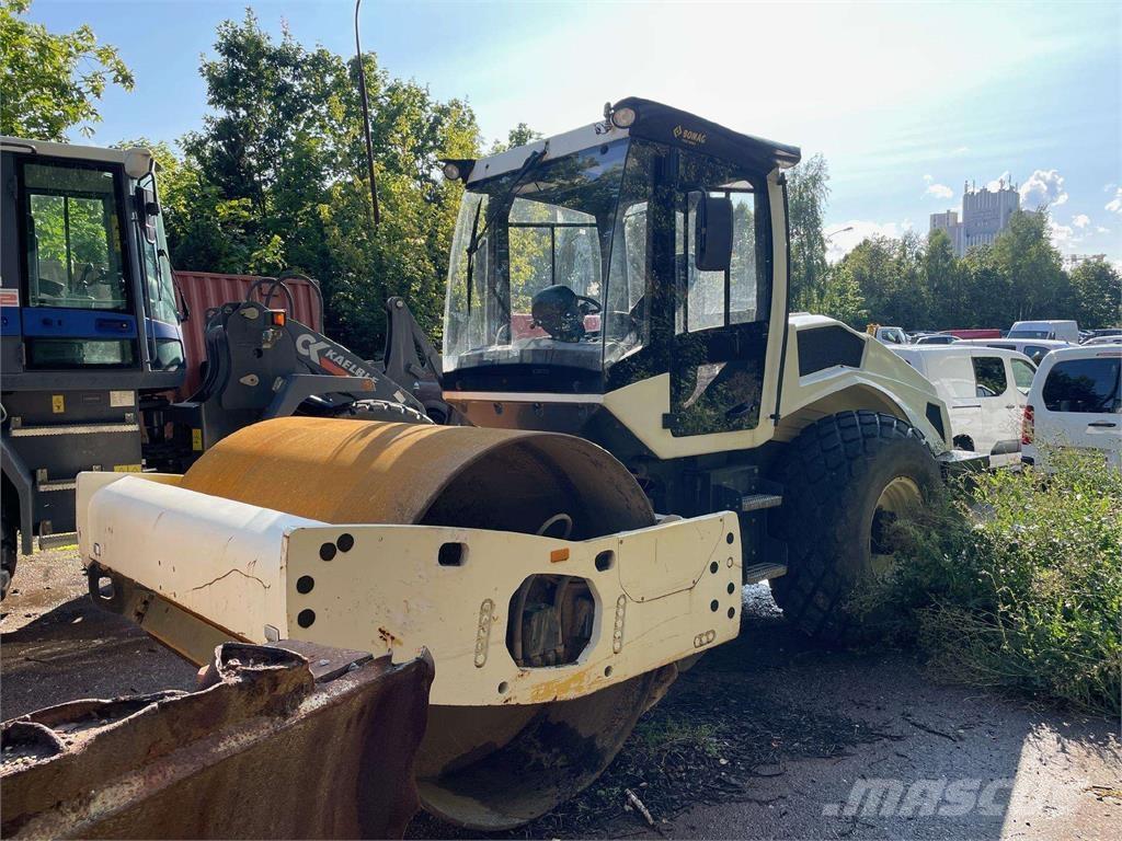 Bomag BW 211-5 Tahačové válce