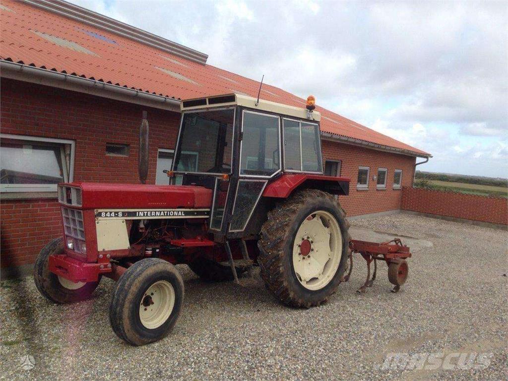 Case IH 844 Další