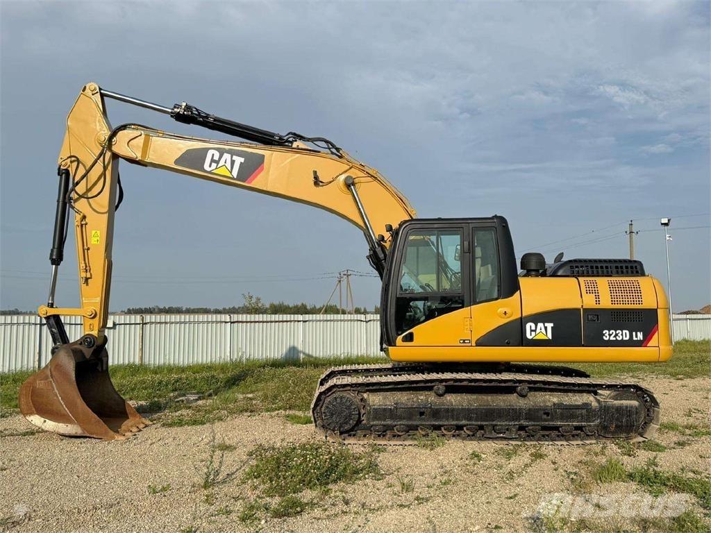 CAT 323 D Pásová rýpadla